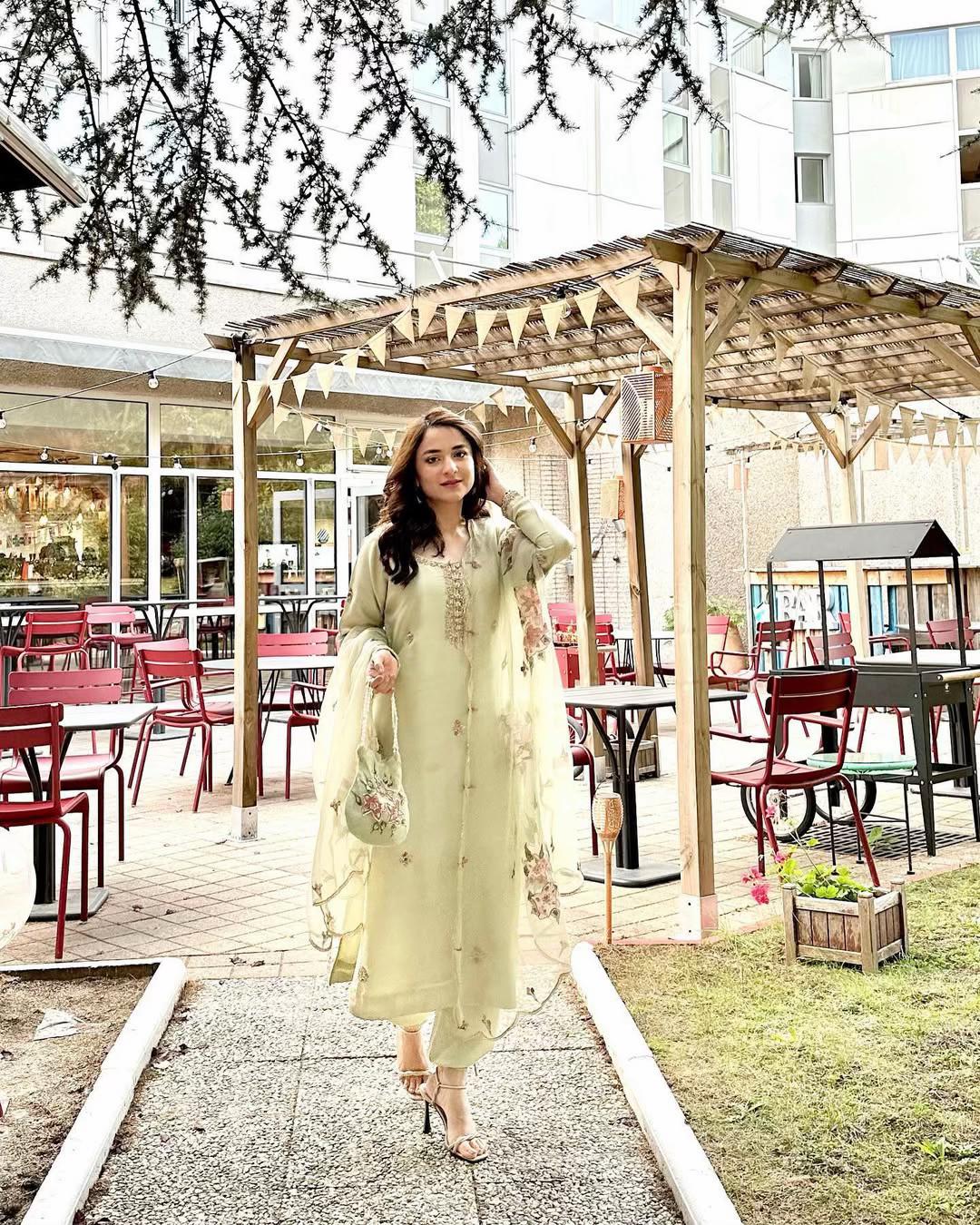 YUMNA || FLORAL MINT ELEGANCE