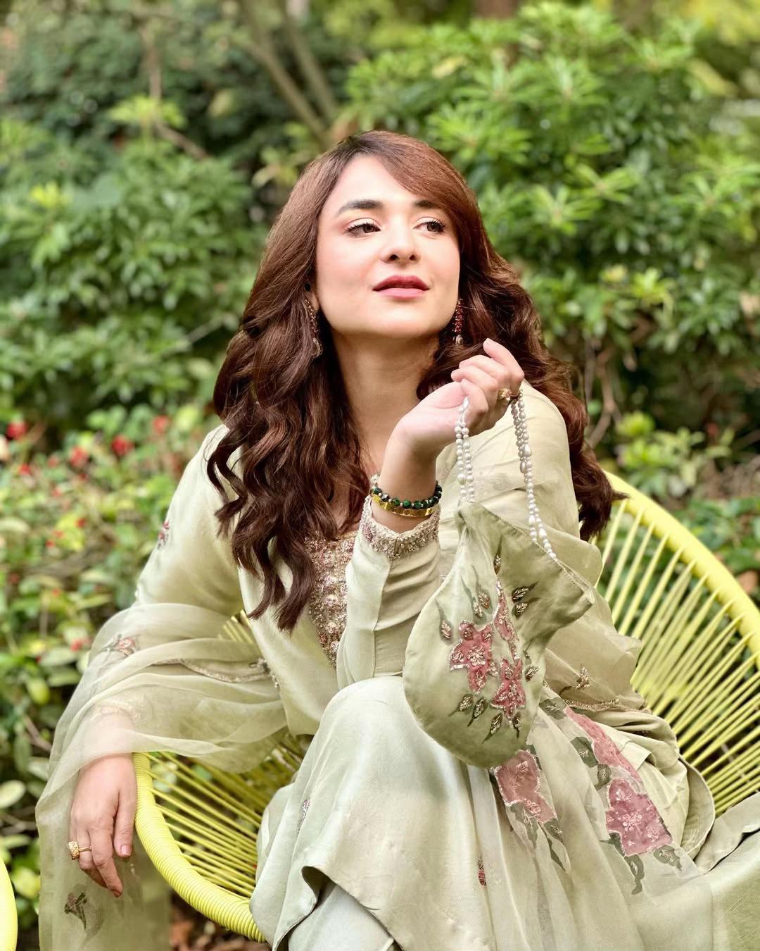 YUMNA || FLORAL MINT ELEGANCE alternate view